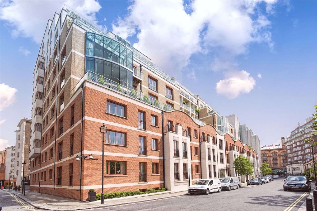 Flat Lancelot Place in City of Westminster