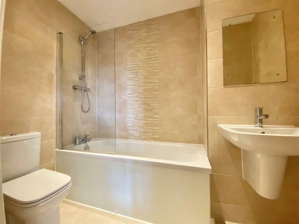 Flat Skerton Road in Manchester
