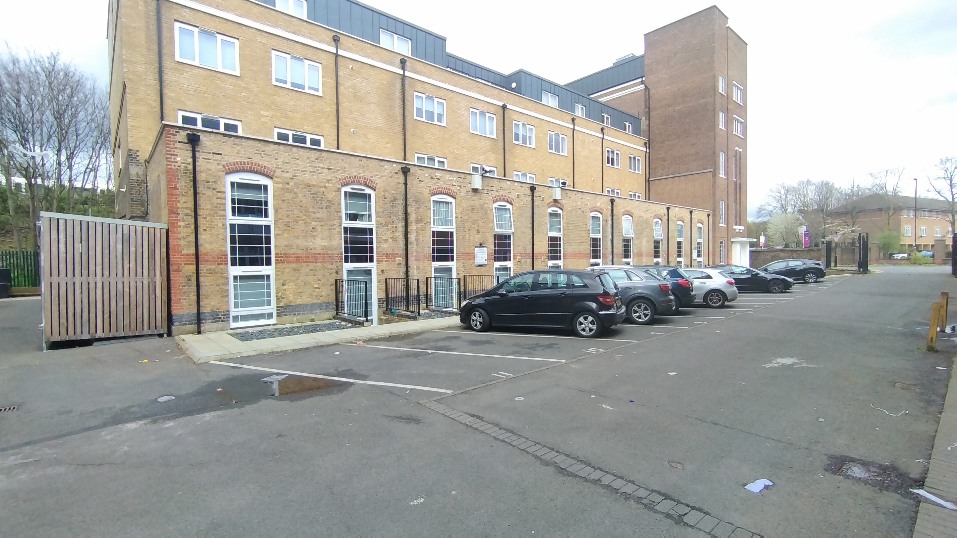 Flat Windmill Place in Greater London