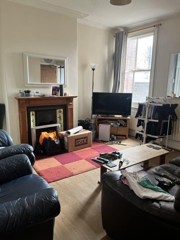 Room Thompson Road in Sheffield