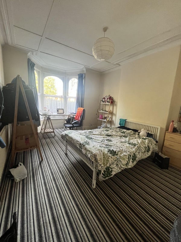 Room Thompson Road in Sheffield
