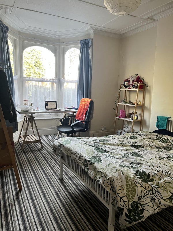 Room Thompson Road in Sheffield