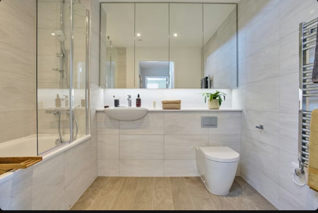 Flat Devon Close in Greater London