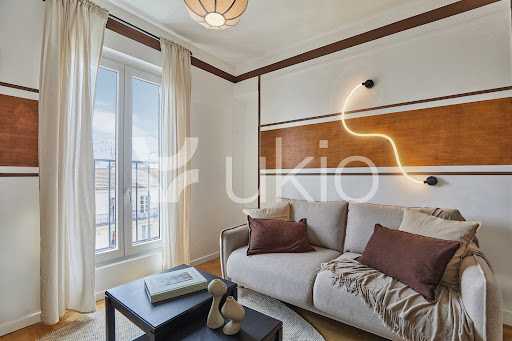 Flat Rue de Mirbel in Paris
