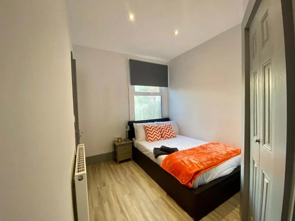 Room Cambridge Street in Luton