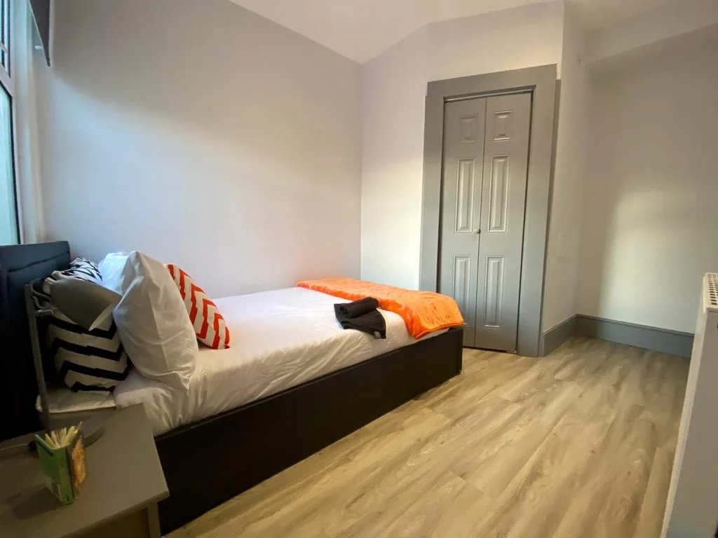 Room Cambridge Street in Luton