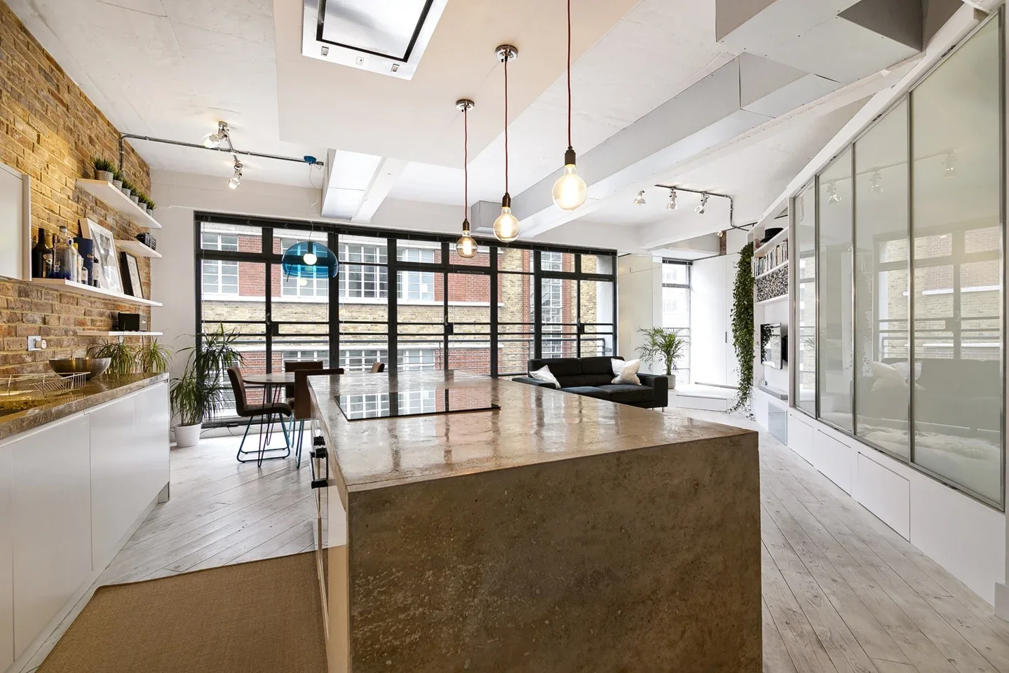 Flat Gee Street in Greater London
