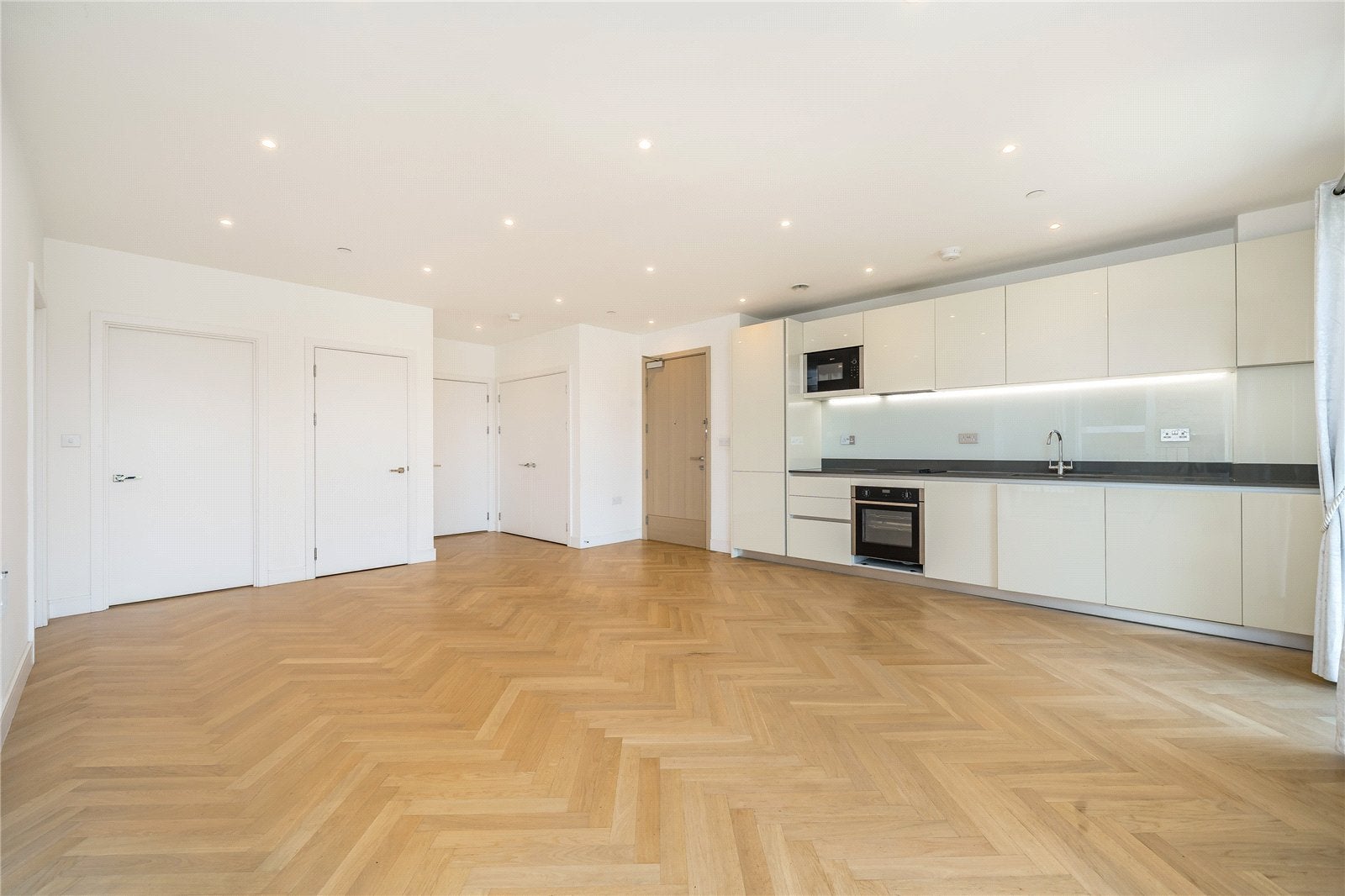 Flat Pegler Square in Greater London