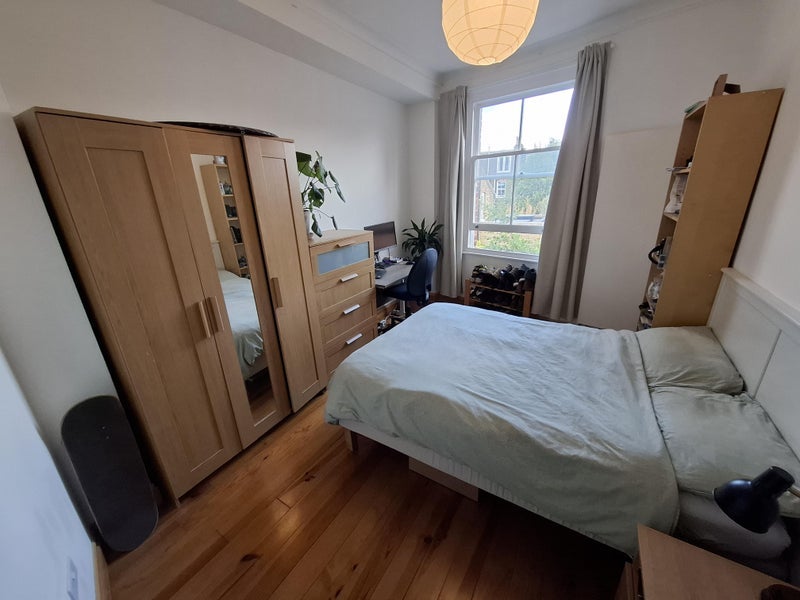 Room Gillespie Road in Greater London