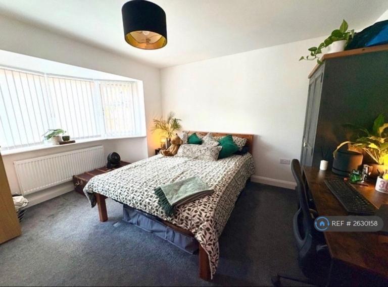 Room Chairborough Road in High Wycombe