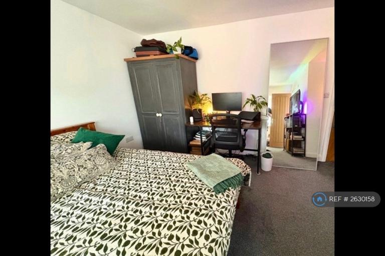 Room Chairborough Road in High Wycombe