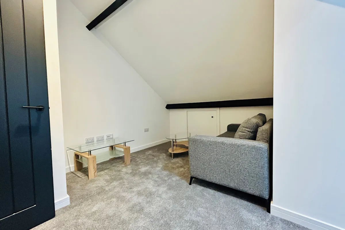 Flat Huxley Close in Derby