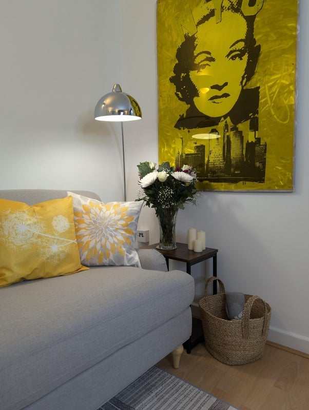 Flat Havelock Street in Greater London
