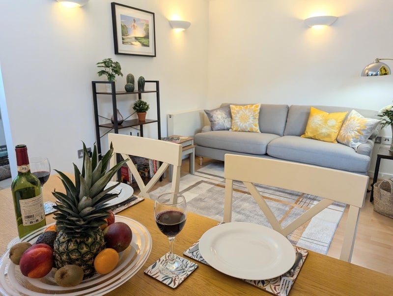 Flat Havelock Street in Greater London