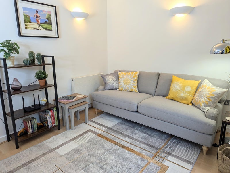 Flat Havelock Street in Greater London