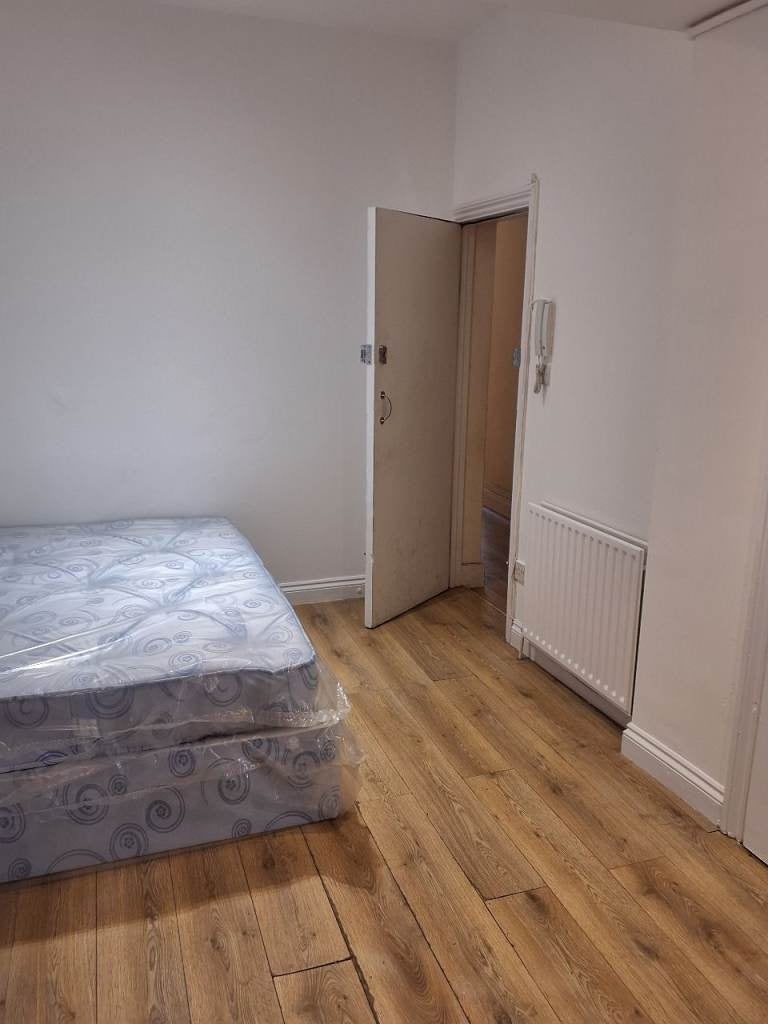 Flat Daneby Road in Greater London