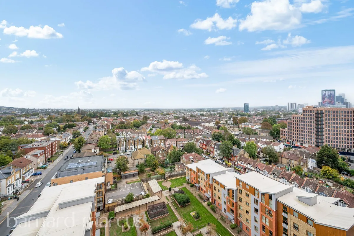 Flat London Road in Greater London