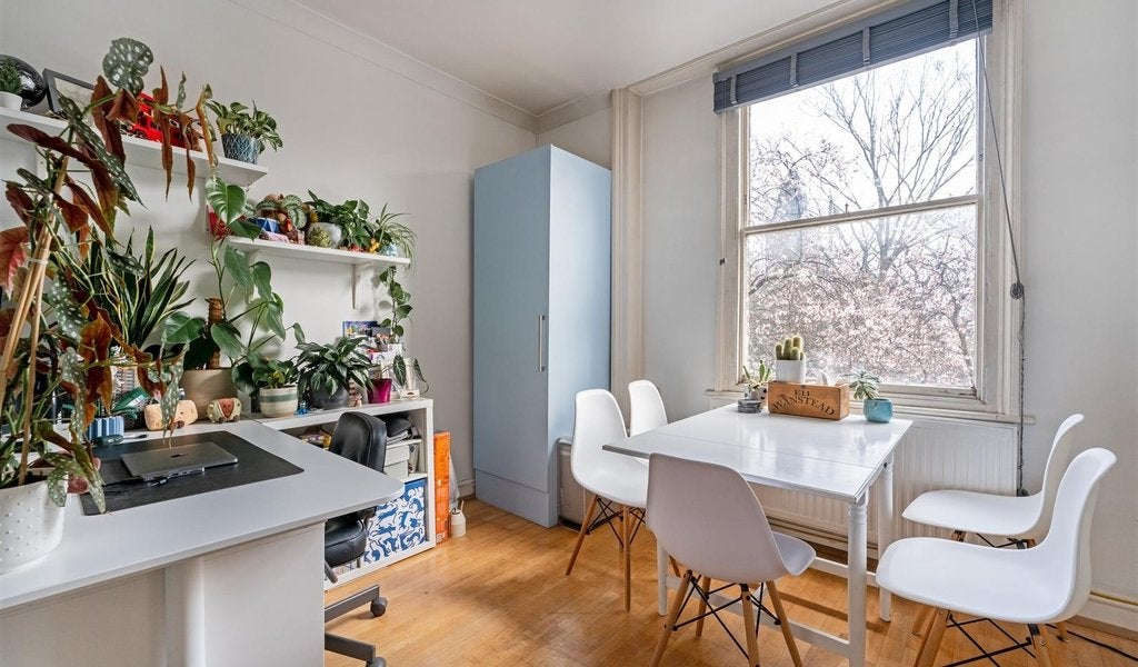 Flat Trafalgar Place in Greater London