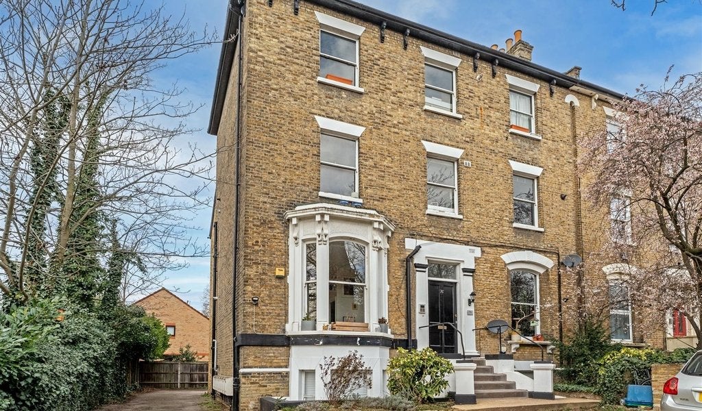 Flat Trafalgar Place in Greater London
