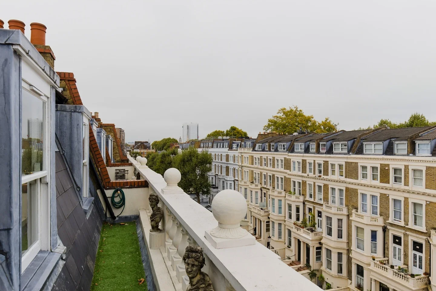 Flat Penywern Road in Greater London