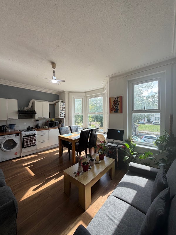 Room Broad Lane in Greater London