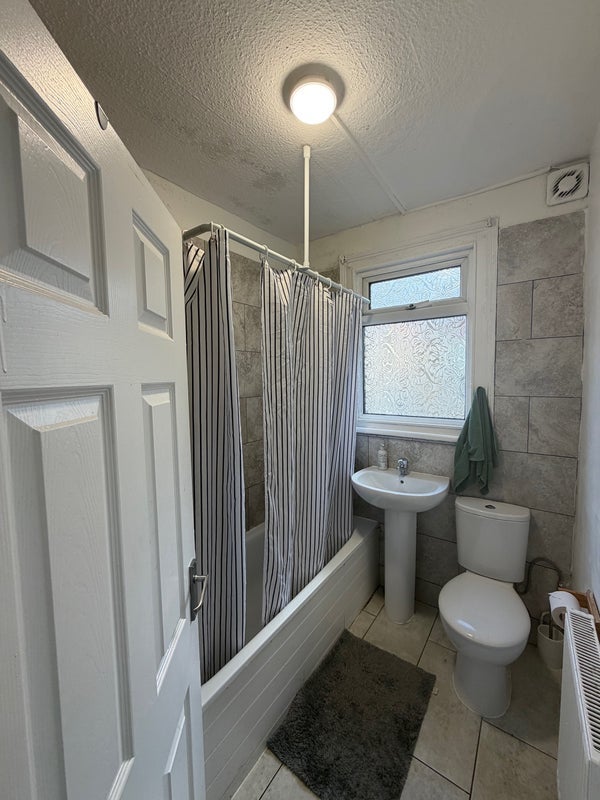 Room Broad Lane in Greater London