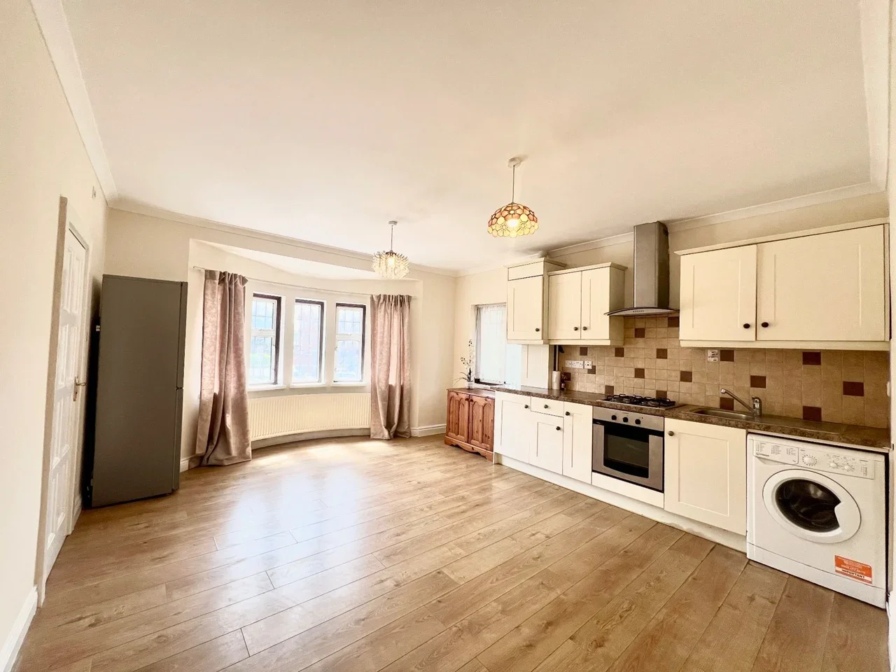 Flat Watford Way in Greater London
