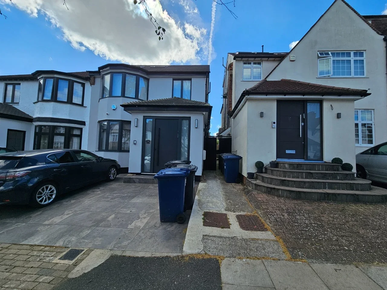 Flat Leeside Crescent in Greater London