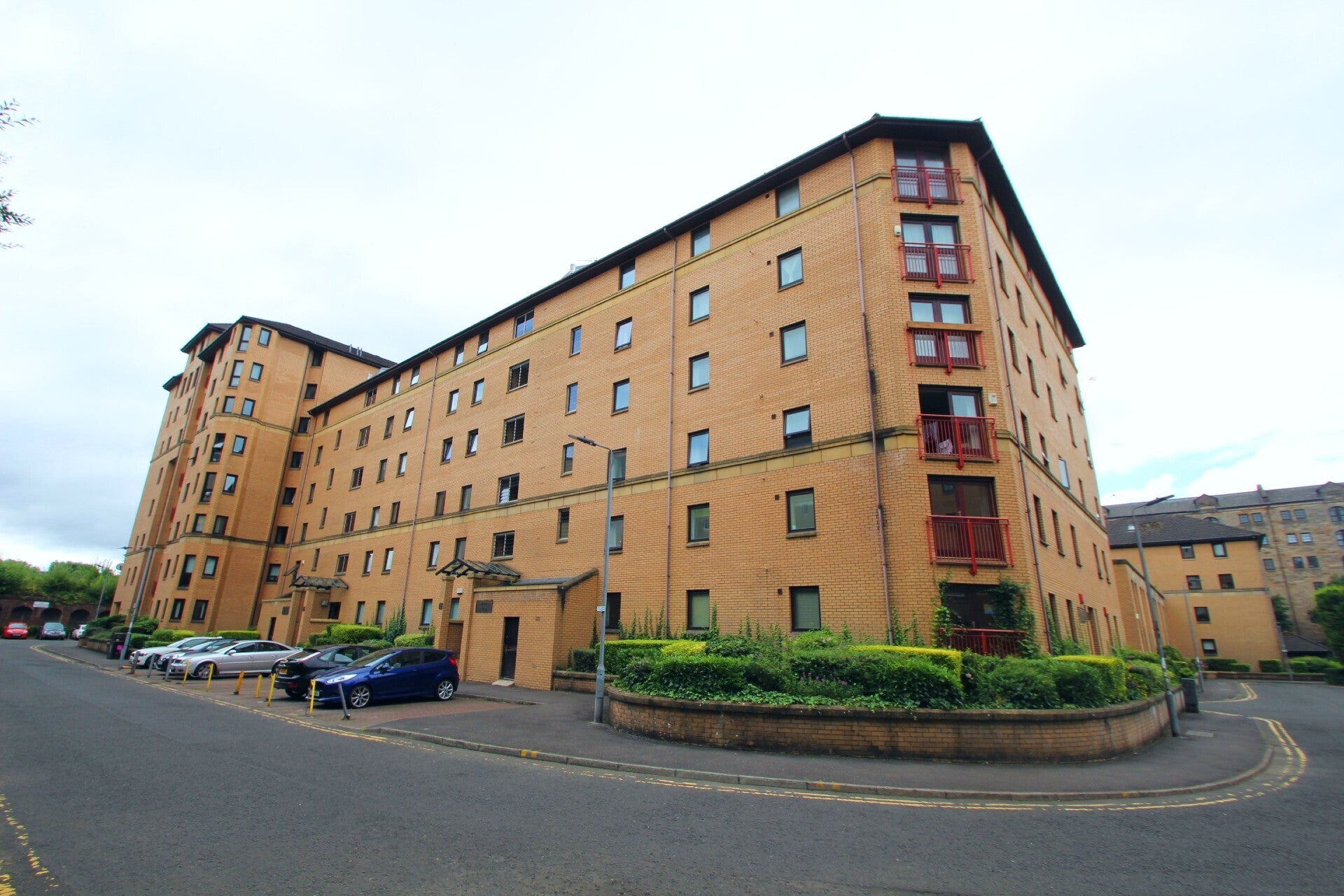 Flat Parsonage Square in Glasgow