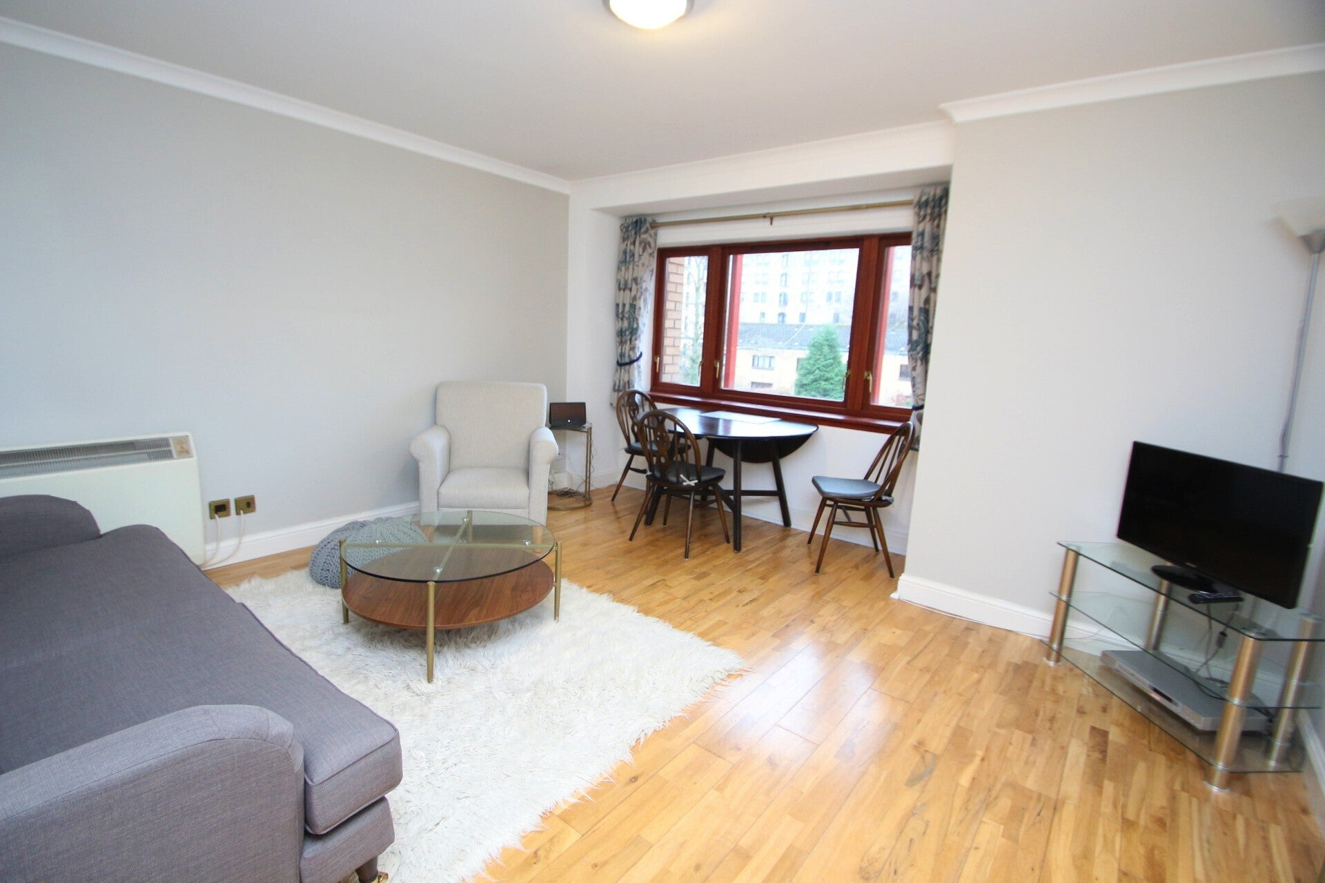 Flat Parsonage Square in Glasgow