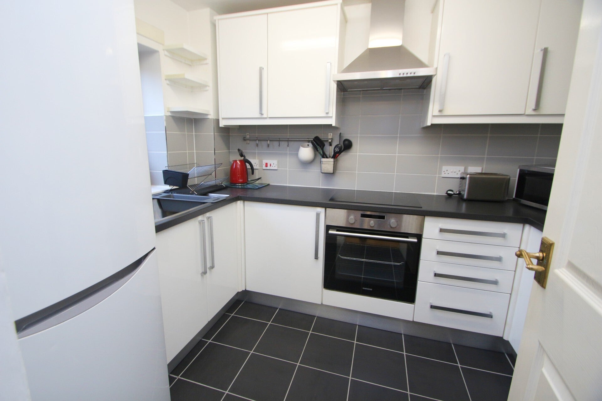 Flat Parsonage Square in Glasgow