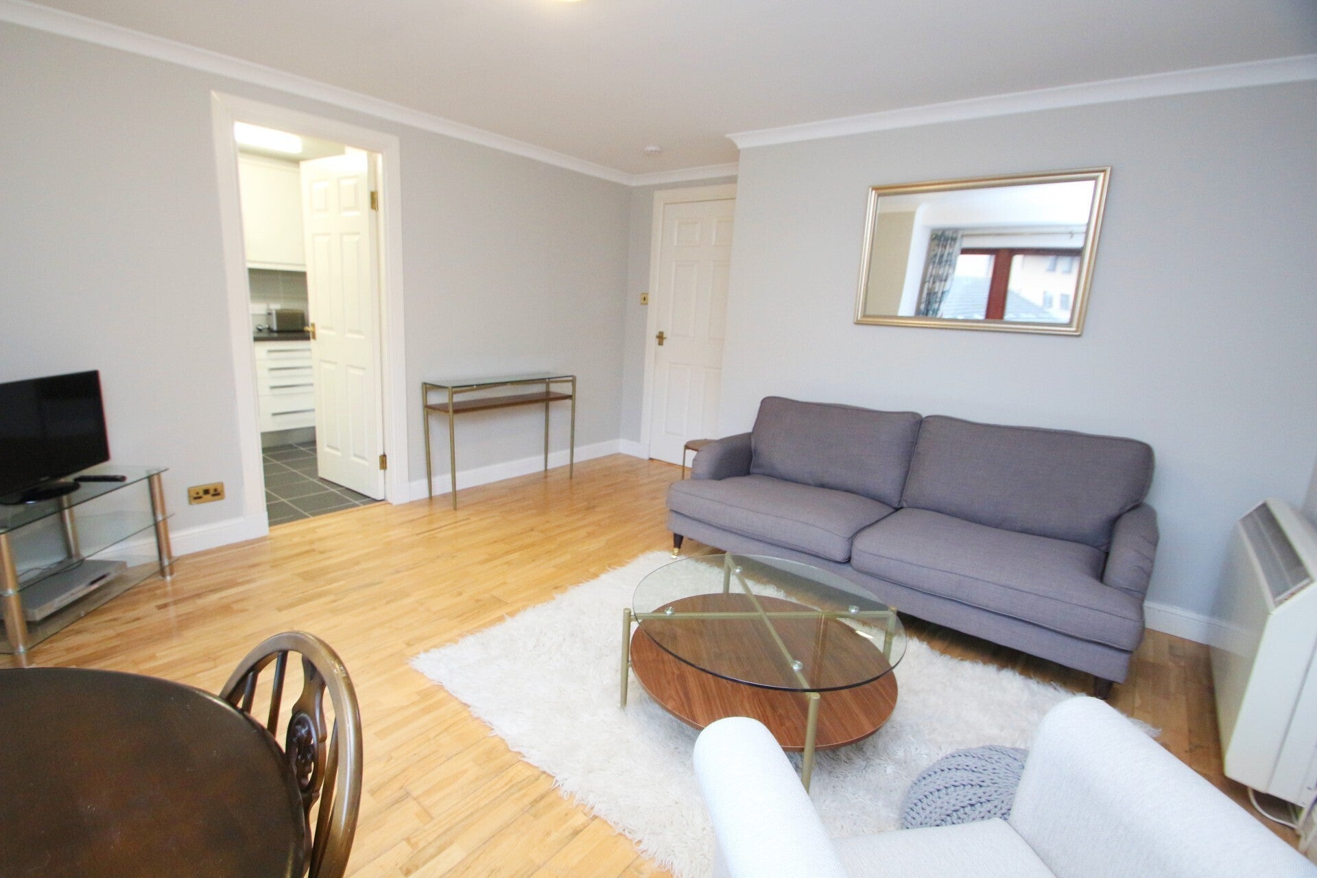 Flat Parsonage Square in Glasgow