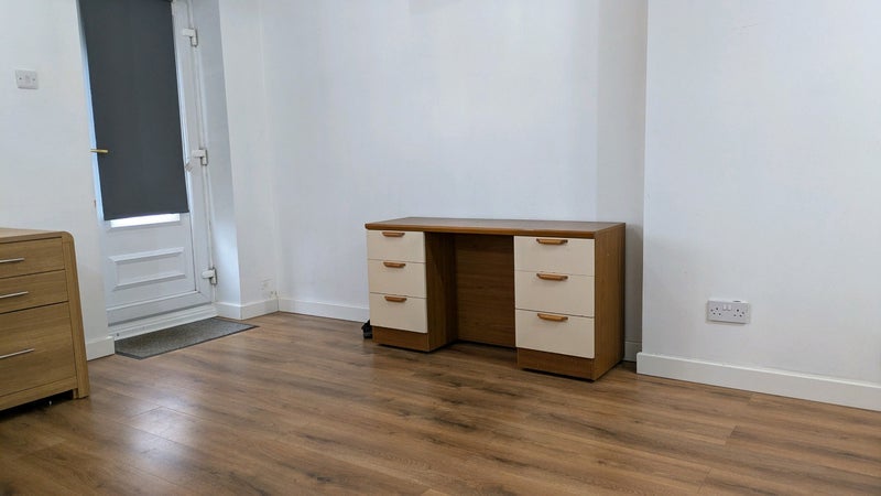 Room Harewood Close in Crawley
