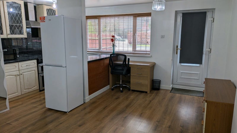 Room Harewood Close in Crawley