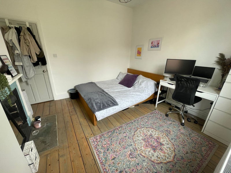 Room Edenhall Avenue in Manchester