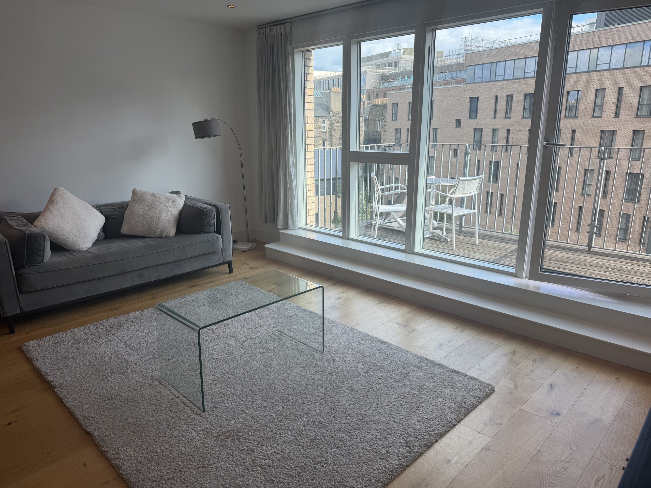 Flat Brandfield Street in City of Edinburgh