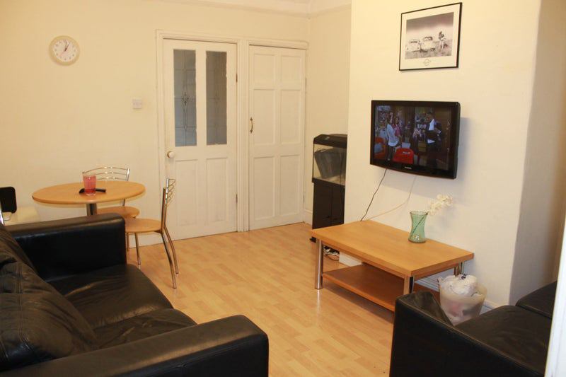 Room Folly Lane in Warrington