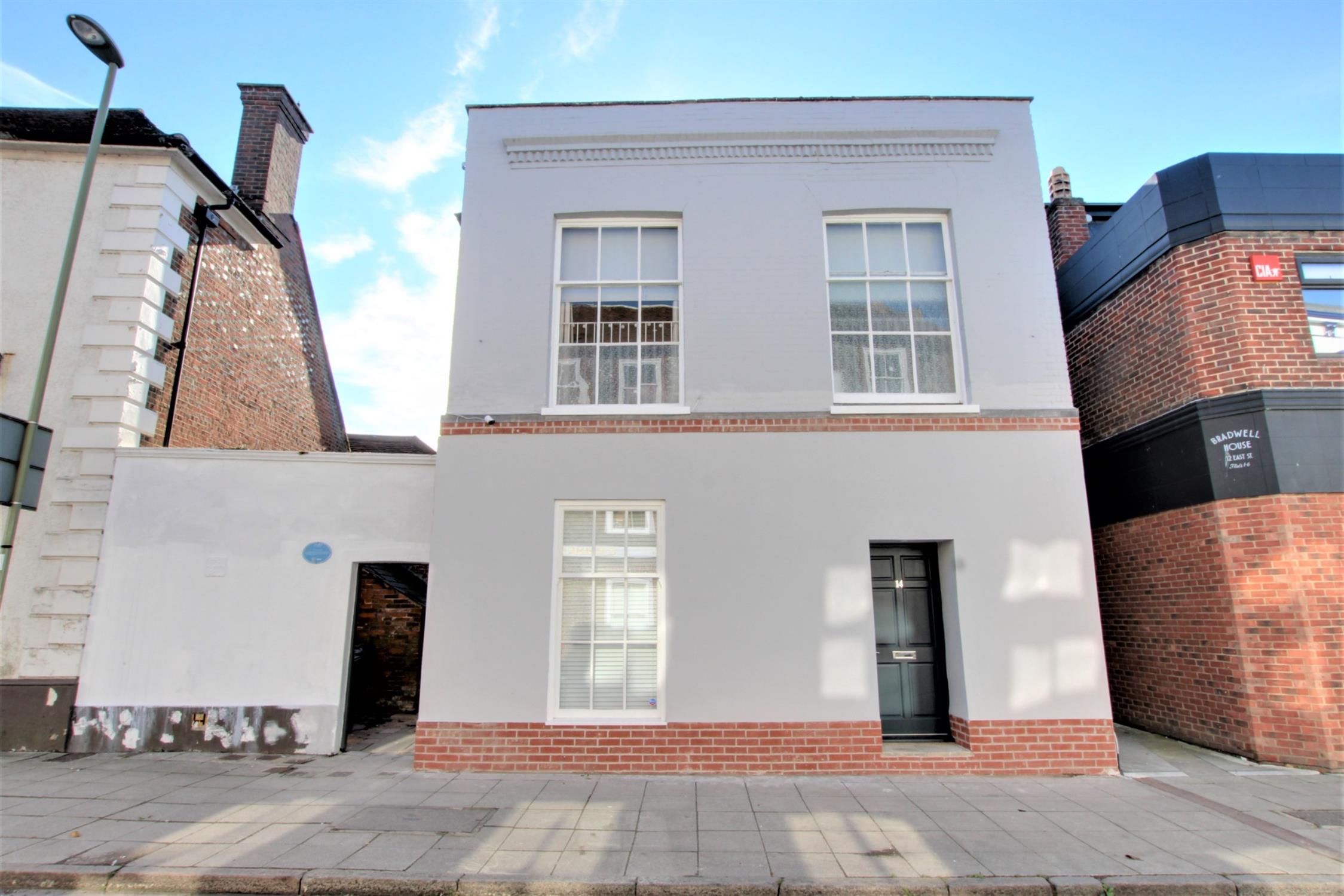 Flat East Street in Havant
