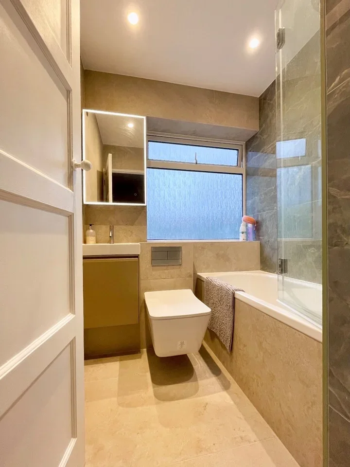 Room Sandown Way in Greater London