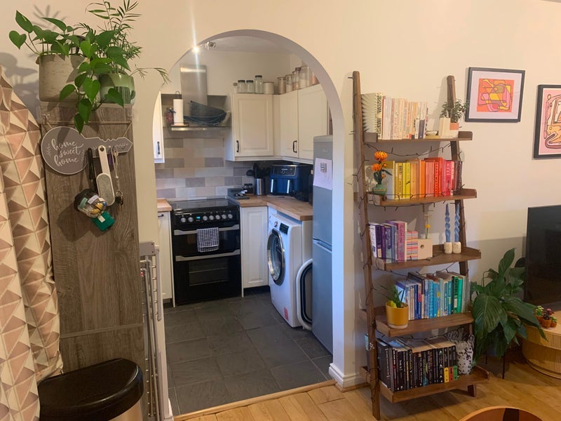 Room Bramston Road in Greater London