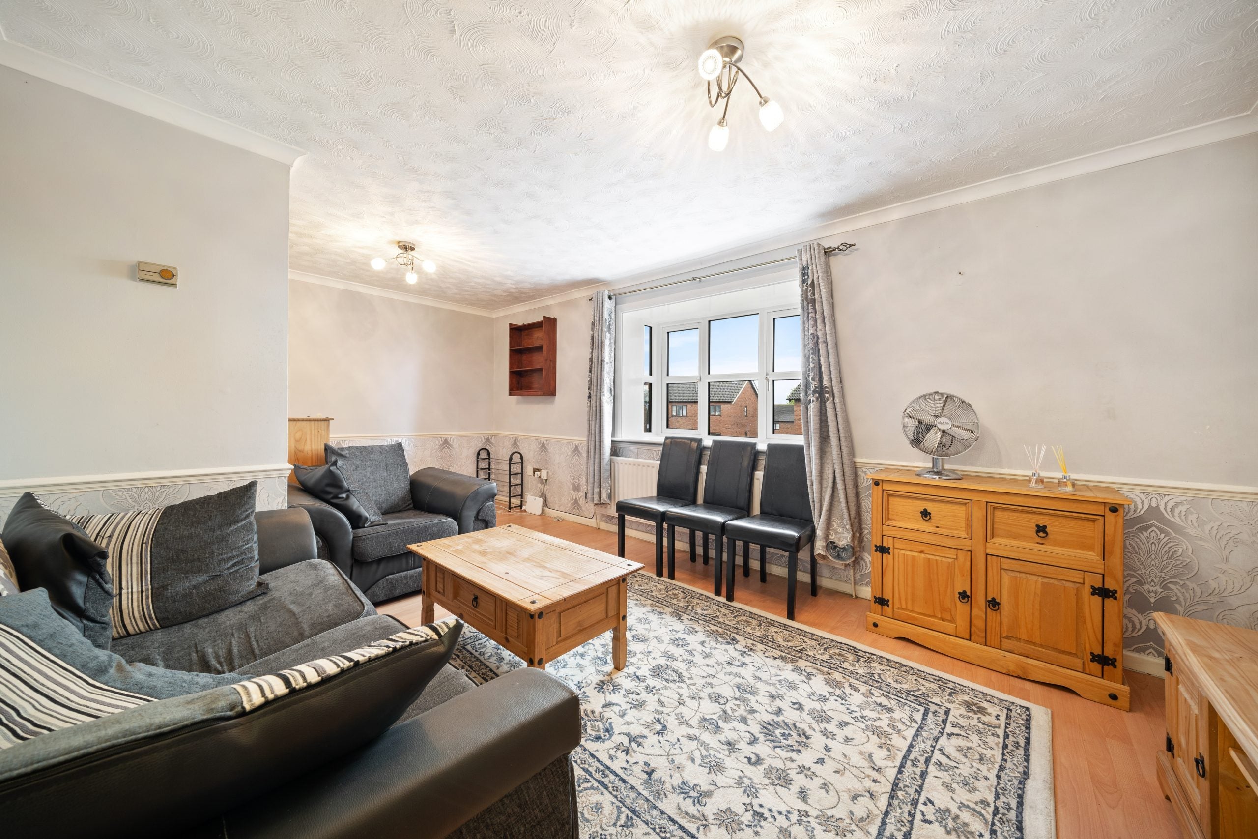 Flat Hawarden Hill in Greater London