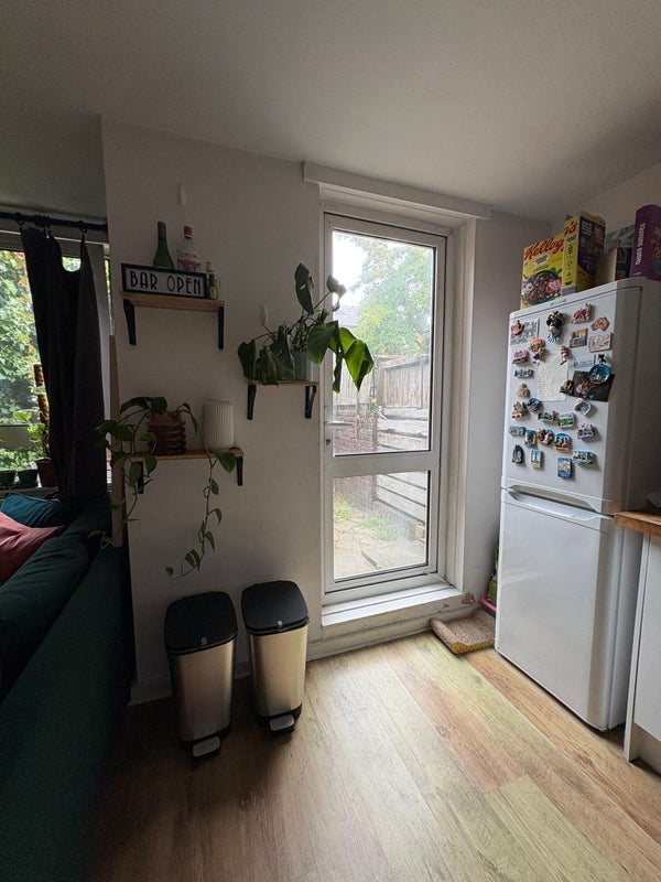Flat Maysoule Road in Greater London