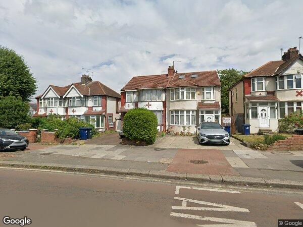 Flat Cleveley Crescent in Greater London