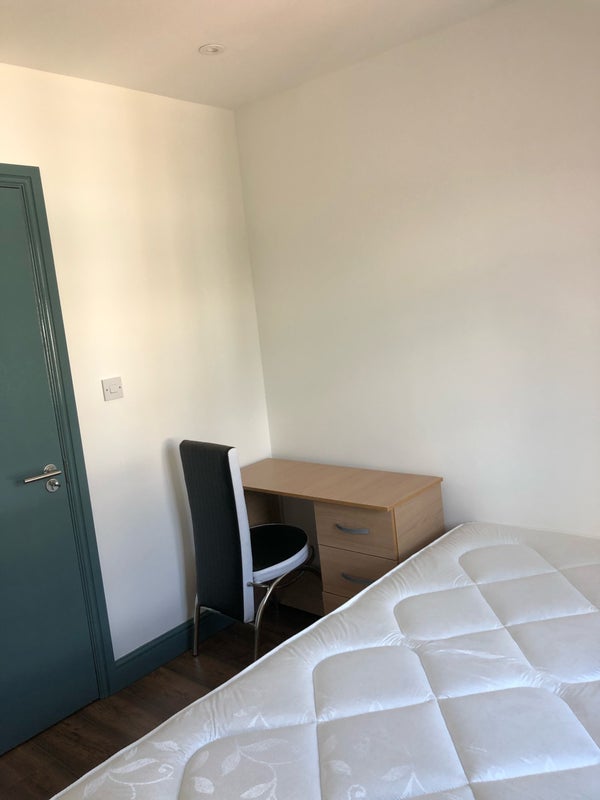 Room Ham Park Road in Greater London