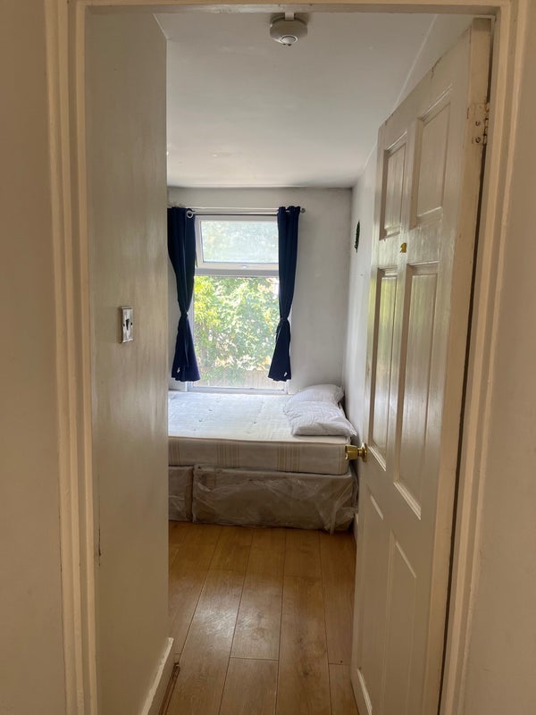 Room Ham Park Road in Greater London