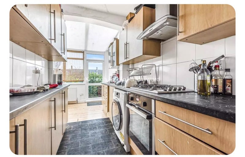 Room Ansell Road in Greater London