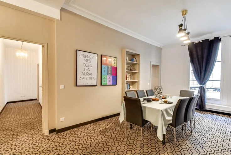 Flat Rue de la Paix in Paris