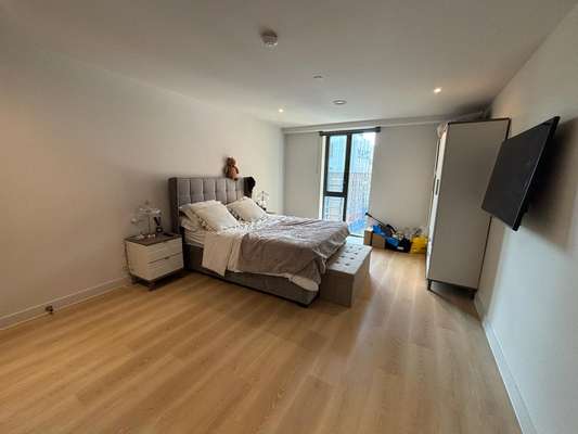 Flat Skip Place in Manchester