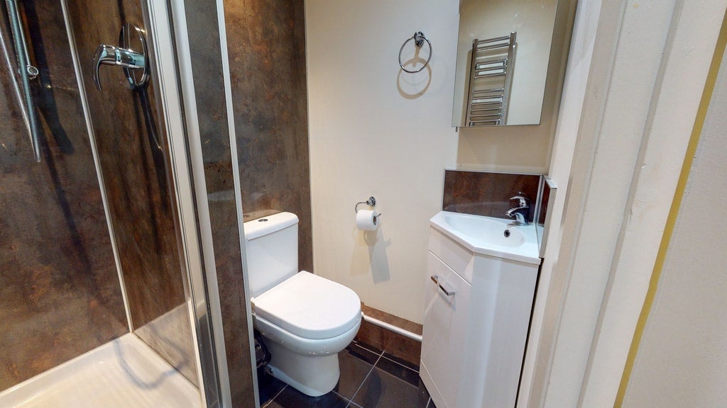 Room Cranhurst Road in Greater London