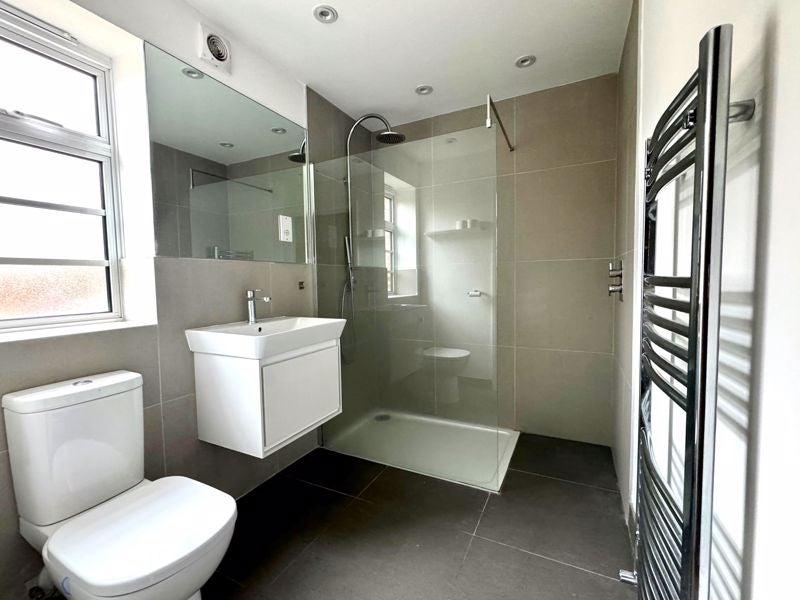 Flat Victoria Road in Greater London